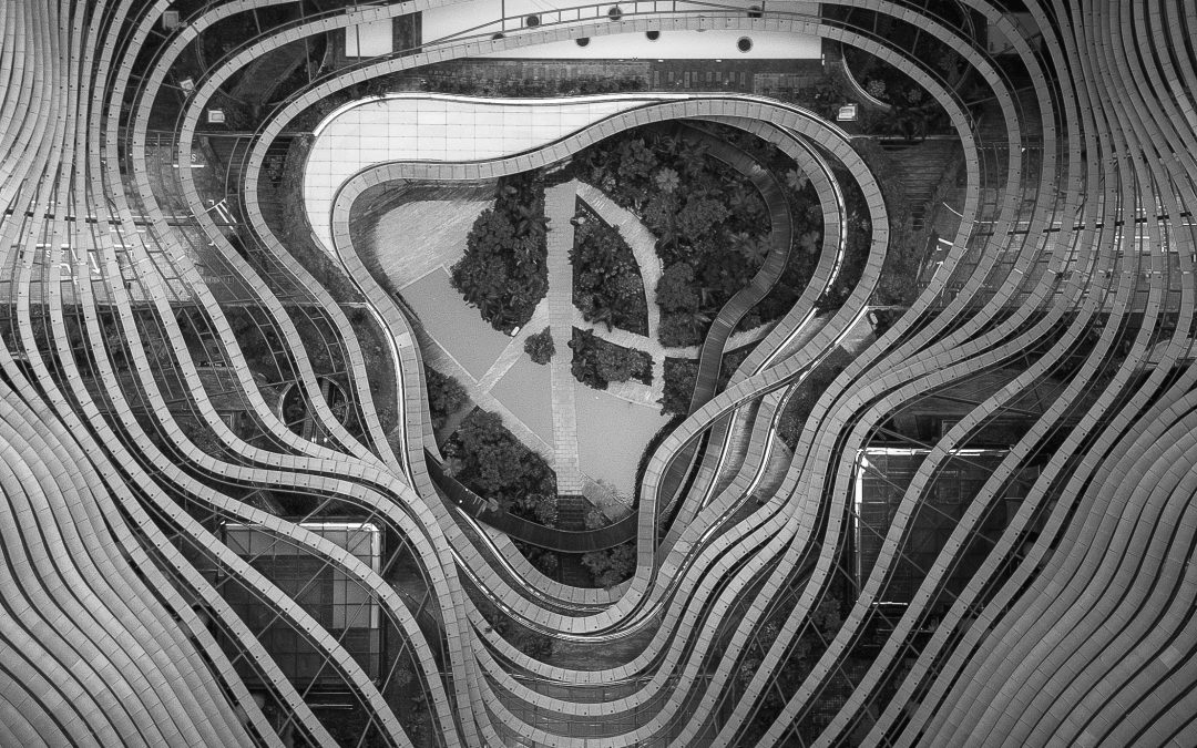 Architettura organica in Val di Fiemme: cosa ci insegna la Casa sulla Cascata di Frank Lloyd Wright